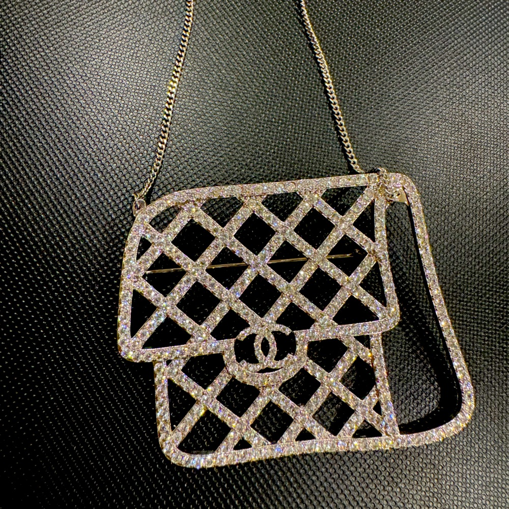Chanel pin / brooch